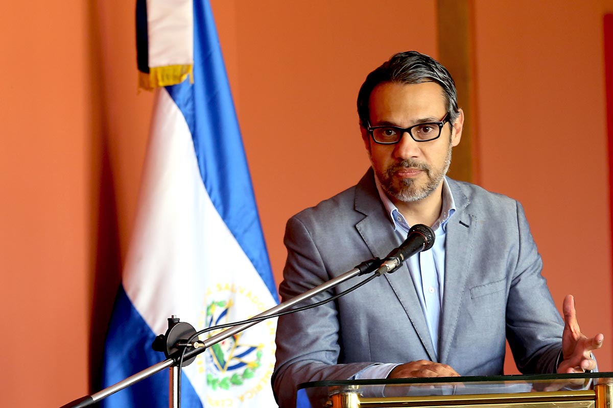 Lic. José Heriberto  Erquicia, Director del MUNA, San Salvador