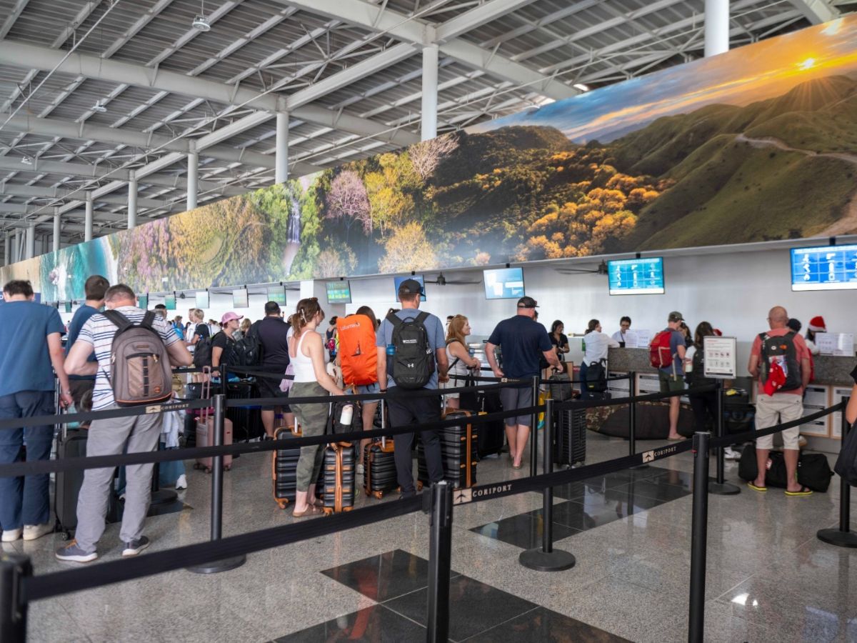 Hace pocos días un comunicado de prensa oficial de Guanacaste Aeropuerto, miembro de la red VINCI Airports, reveló que el pasado 21 de marzo esa terminal aérea tuvo ese día un récord de mayor visitación en lo que va del año al contabilizar 14 967 pasajeros que transitaron por esa terminal aérea durante su visita a tierras guanacastecas.