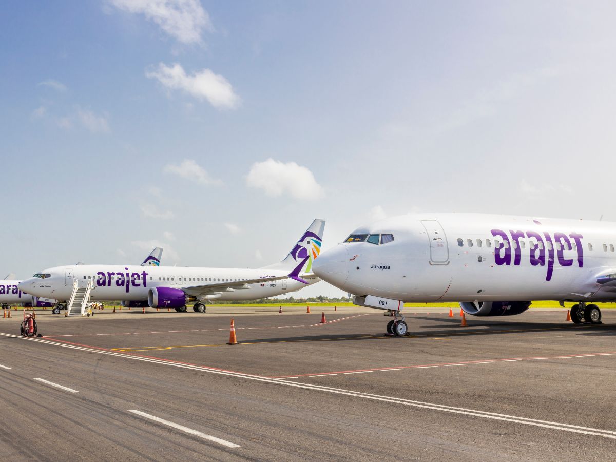 Arajet, la aerolínea dominicana, cerró el tercer trimestre del año 2025 como la tercera línea aérea con más pasajeros transportados en ese período, superada solo por las norteamericanas Jet Blue y American Airlines, y aventajando a Delta, United y Copa.