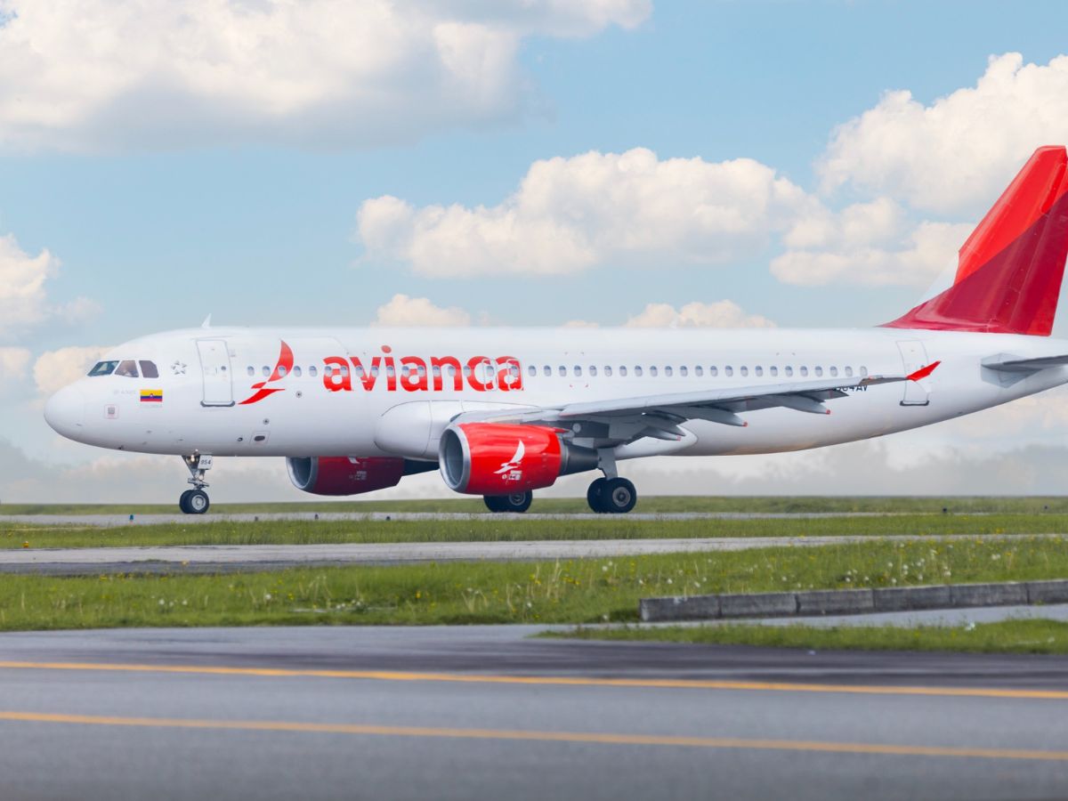 Actualmente, la aerolínea opera más de 400 vuelos semanales en 14 destinos de EE.UU. En 2025, la compañía movilizó a más de 4,9 millones de pasajeros en este mercado.