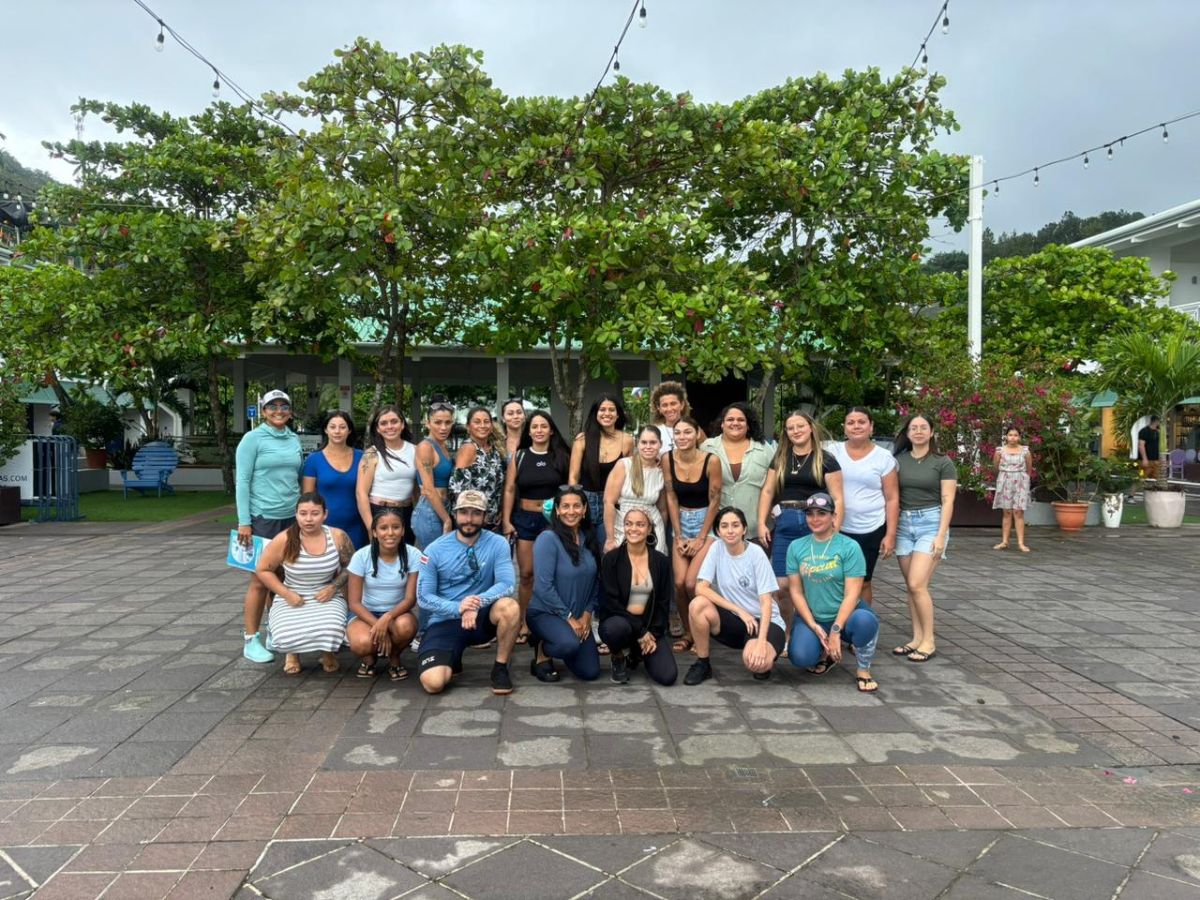 Veinte mujeres de las zonas del Pacífico Central y Pacífico Sur inician un nuevo capítulo en el sector pesquero costarricense al formar parte de la quinta generación de la Escuela para Náuticas, un programa liderado por la Federación Costarricense de Pesca (FECOP) y apoyado por Marina Pez Vela en Quepos, sede que por varios años ha respaldado esta iniciativa de inclusión y formación.