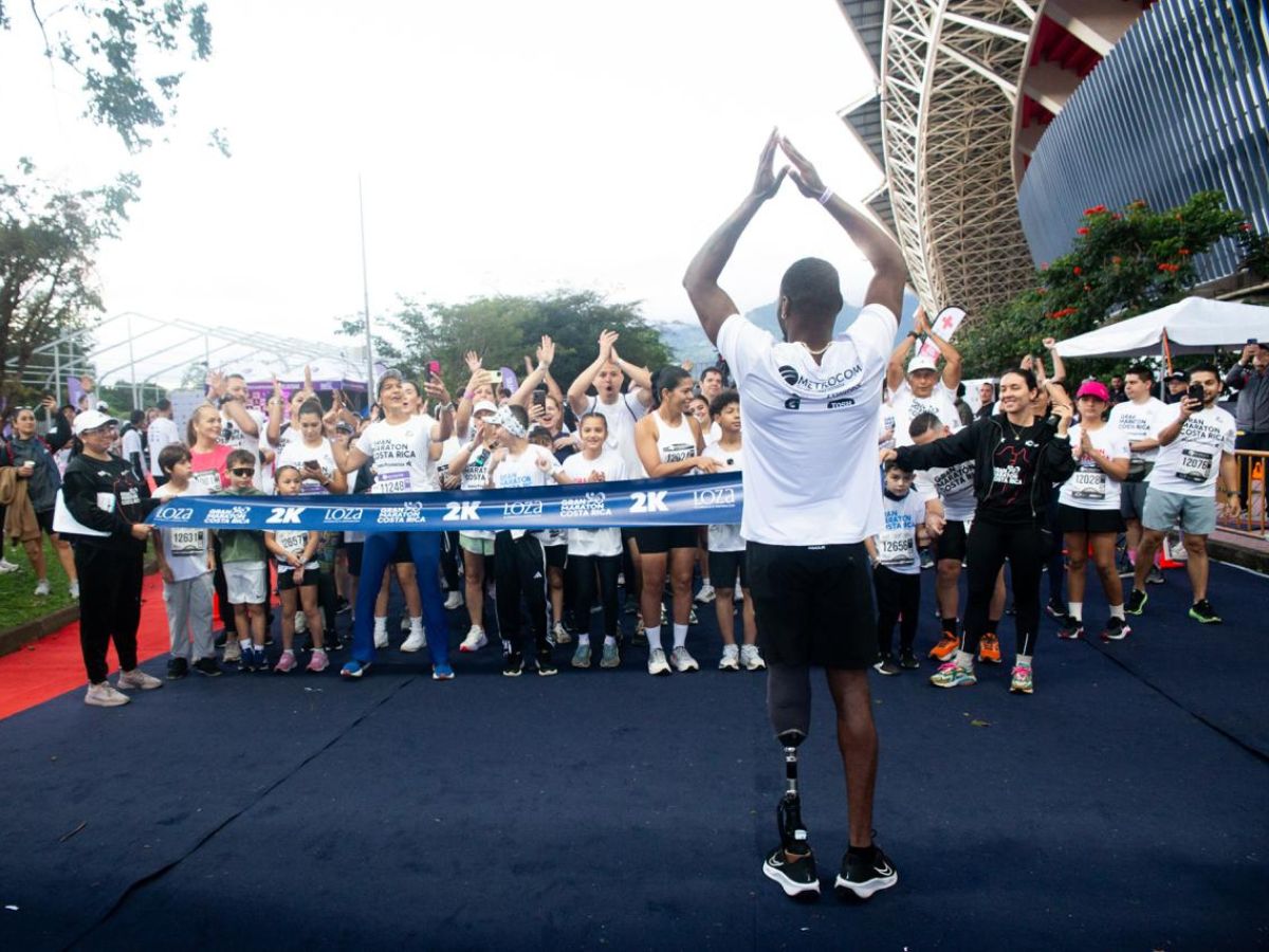 Un total de nueve zonas “latido limpio” se instalaron junto a los puestos de hidratación del recorrido de la maratón y permitió un destacado control de residuos durante el evento.