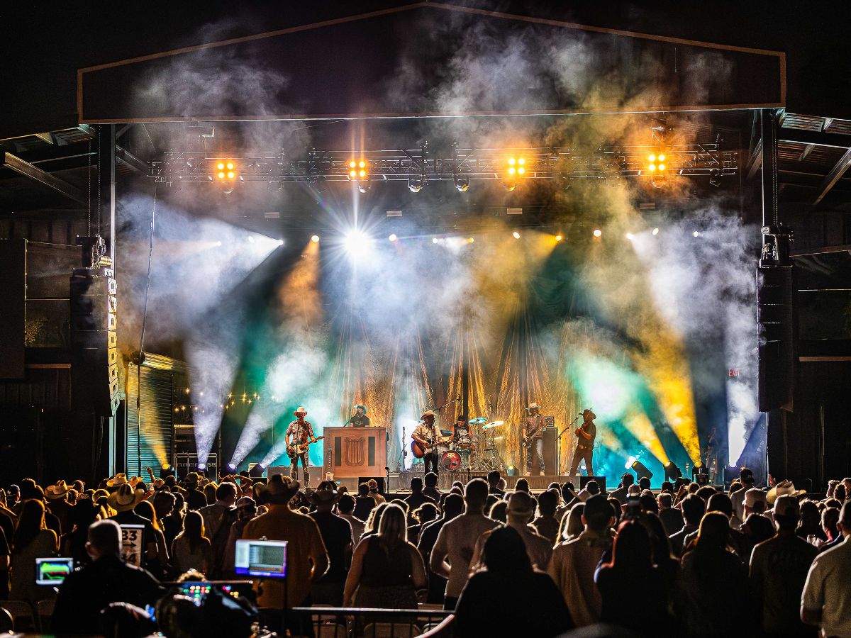 Dallas continúa consolidándose como uno de los destinos urbanos más dinámicos de Estados Unidos con la llegada de tres nuevas atracciones que combinan cultura, entretenimiento, gastronomía y música en vivo. 