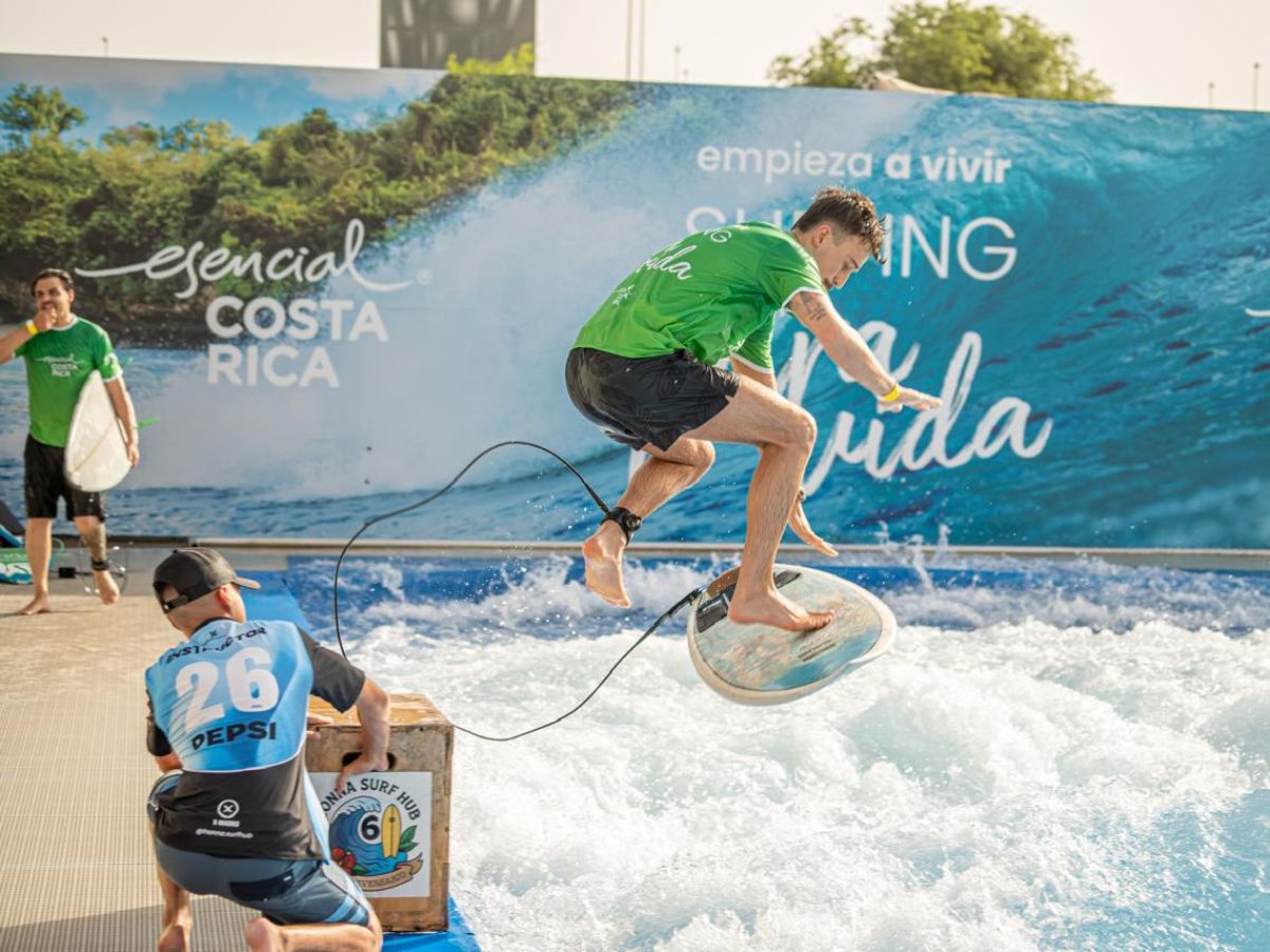 Costa Rica captura atención de turistas potenciales en España con “simulador de olas” y bienestar