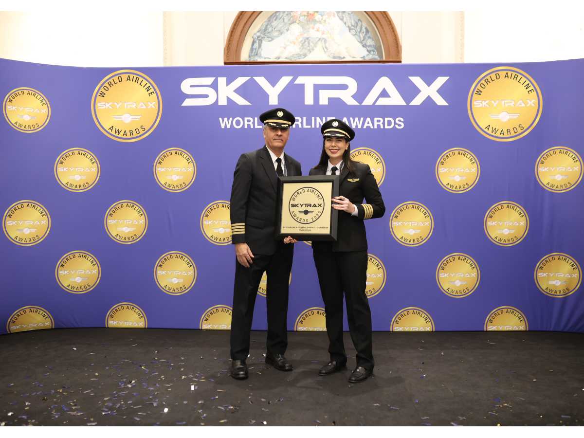 “Copa Airlines es reconocida como la Mejor Aerolínea de Centroamérica y el Caribe en los World Airline Awards 2026, otorgados por Skytrax. El reconocimiento destaca la puntualidad, eficiencia y calidad del servicio de la aerolínea.”